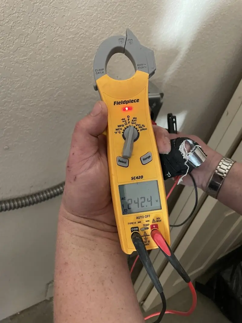 Voltage testing with clamp meter during Circuit Breaker Repair in Brownfield